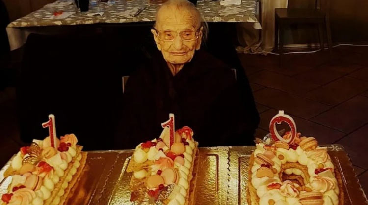 110岁罗马老球迷：我对罗马的信仰是永恒的，感谢你一直陪伴我们